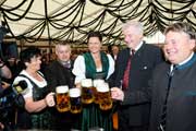Eröffnung des 125. Bayerische Zentral-Landwirtschaftsfests: Landesbäuerin Anneliese Göller, Präsident Walter Heidl, Bundesministerin Ilse Aigner, Ministerpräsident Seehofer, Staatsminister Helmut Brunner (v.l.). © BBV